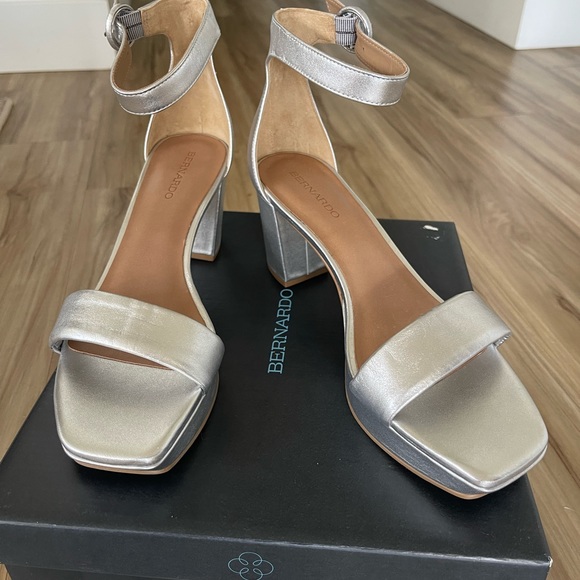Bernardo Carla Platform Sandal Heel Silver - Picture 9 of 10